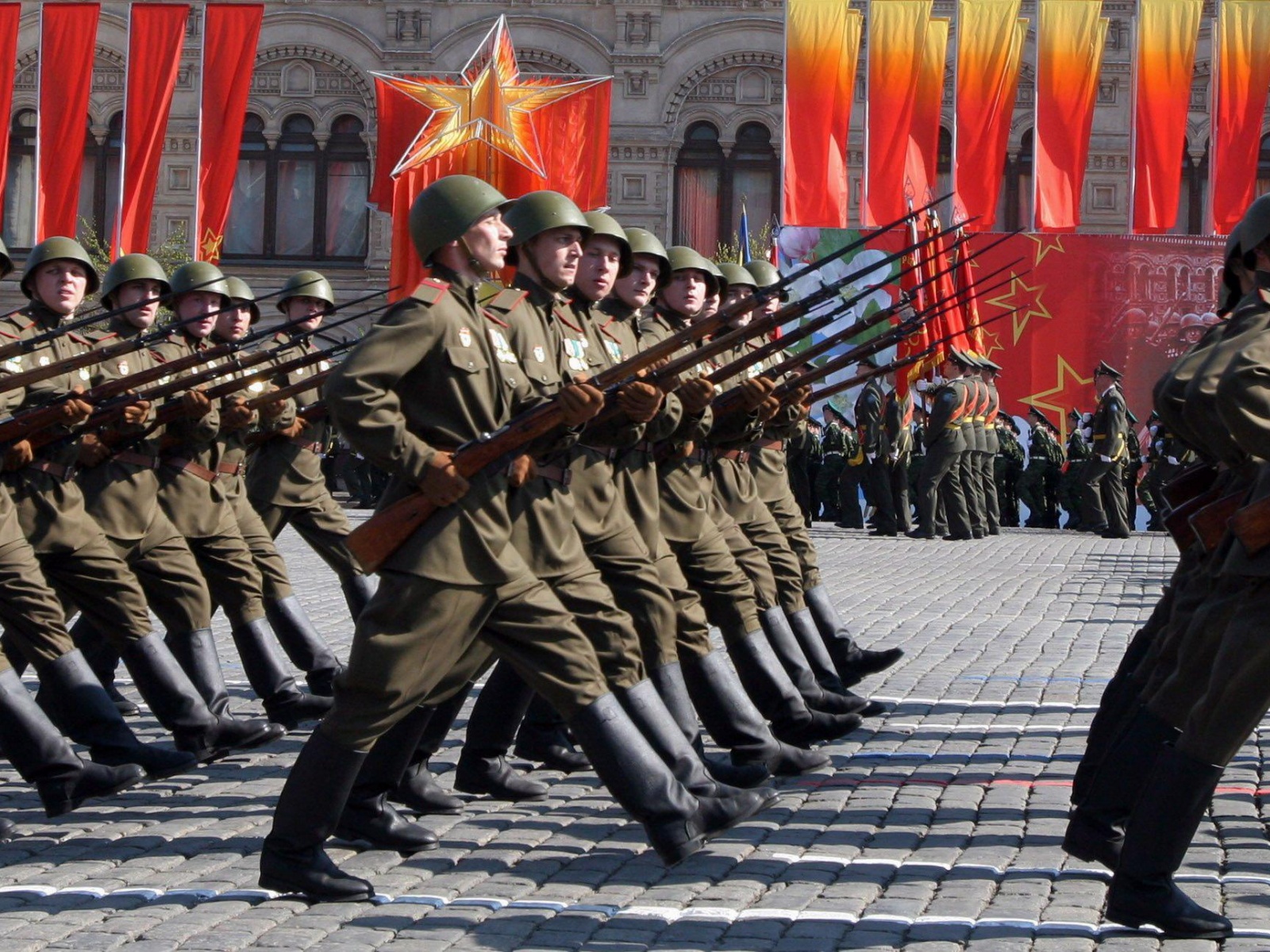 Солдаты на красной площади